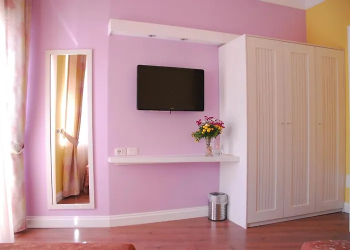 Vila Kerciku מלון טיראנה