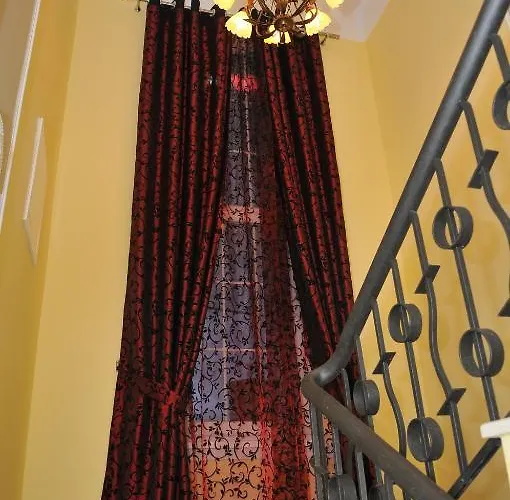 Vila Kerciku מלון טיראנה